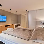 The Place 아파트 스플리트