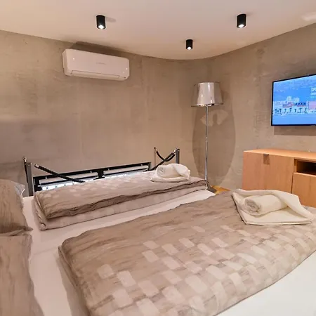 The Place Apartment *