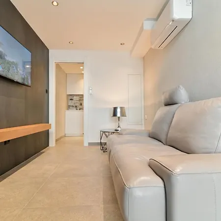 Apartment The Place Split